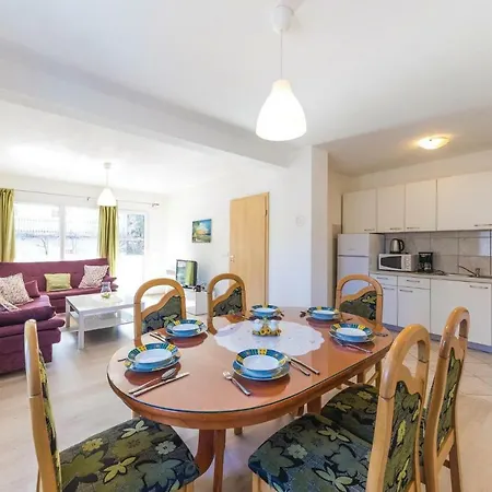 Two-bedroom In Appartement Trogir